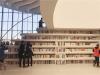 滨海图书馆建筑面积33700平方米，地上5层，面积22580平方米、地下一层，面积8120平方米。设计藏书总量120万册，读者座椅1200个，日接待读者能力4000人次。