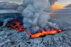 “极圈火岛“是冰岛的别名，也形象地表达了这座北极圈下的小岛冷热力量相互博弈的地质特征。冰岛有数座巨型冰川，总共约占国土面积11％；相应的，这里更有逾百座活火山。正是冰与火的交锋，使得这篇土地焕发出勃勃生机。