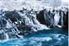 熔岩瀑布，又名赫伦瀑布，位于西部冰岛的博尔加内峡湾(Borgarfjordur)内，是由流淌于Hallmundarhraun熔岩原边缘的溪流汇聚形成的，随后汇入冰川河Hvita（黄金瀑布的源头也是Hvita河，虽然同名，但却不是一条）。熔岩瀑布群被广泛认为是冰岛最壮美的瀑布。