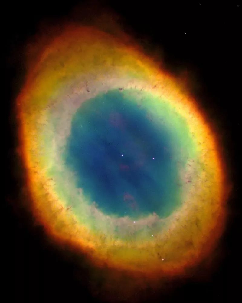 人学网 宇宙探索 天地起源 行星状星云的代表：环状星云(Ring Nebula)，它也是一种发射线星云。